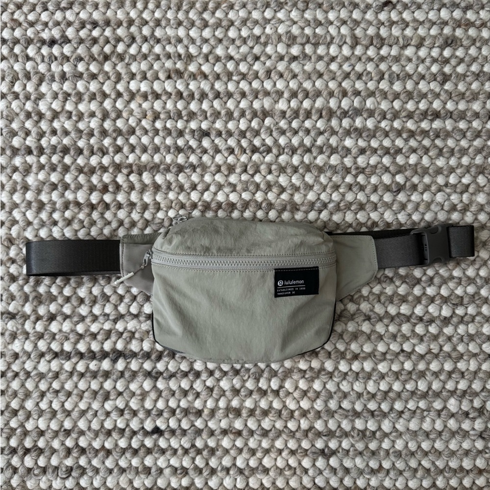 lululemon athletica Gray/Tan Belt Bag